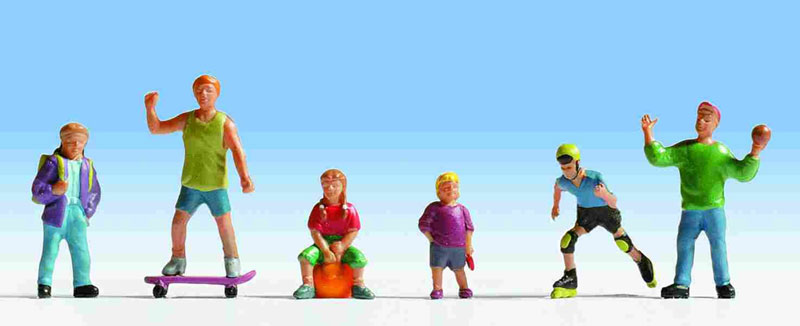 Figurines miniatures : Enfants jouants - Noch 15810