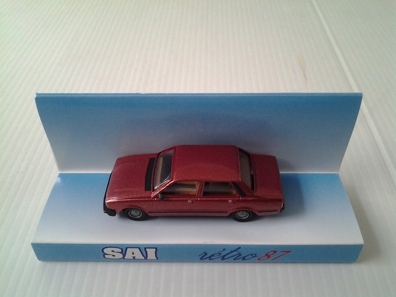 Voiture miniature : Peugeot 505 berline rouge métallisé - SAI- 03266