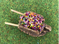 Brouette miniature de fleurs