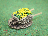 Accessoires de crèche : 1 Brouette miniature de fleurs jaunes - FR 21122Ro