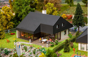 F130643 Maison d’architecte avec toit en panneaux HO 1:87 - Faller 130643