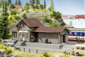 Décor miniature : Kit en découpe laser Petite gare "Amtzell" HO 21,9 cm x 8,6 cm et 8 cm de haut - Noch 66001