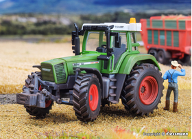Voiture miniature : FENDT Vario Favorit 926 – 1:87 H0 – Viessmann 12265