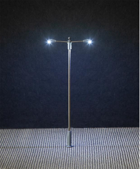 Éclairage miniature : Éclairage public LED, lampe en prolongement, deux bras - 1:87 HO - Faller 180203